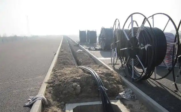 临潭光缆施工如何应对复杂地形布线难题? 临潭光缆施工如何应对复杂地形布线难题?